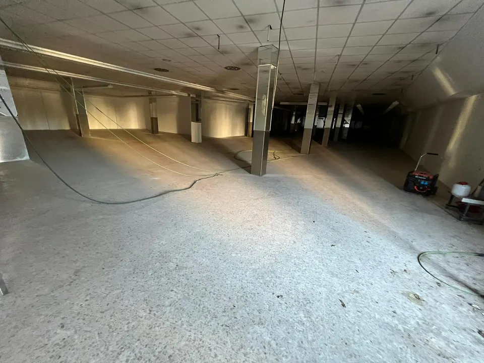 Local idóneo para supermercado, gimnasio y otras actividades comerciales con parkings