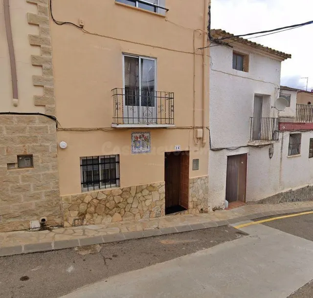 Se vende Casa Independiente Okupa en Calle Codos 12 de Aguar