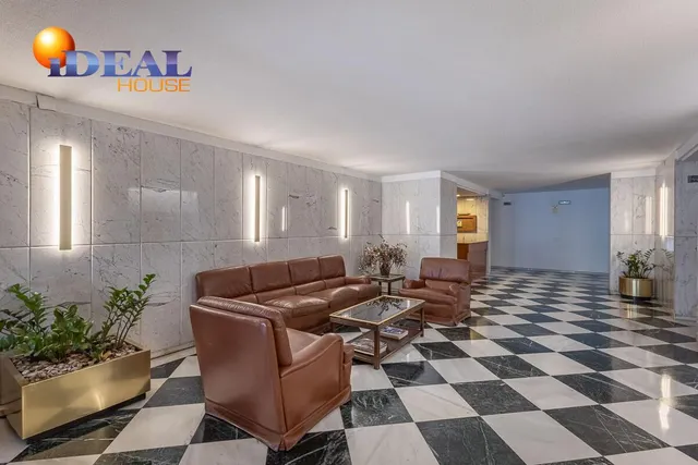 EXCLUSIVO PISO CON JARDÍN PRIVATIVO EN UNA DE LAS MEJORES URBANIZACIONES DE GRANADA — 42