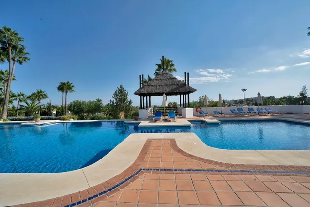 Apartamento completamente renovado en Las Tortugas de Aloha, Nueva Andalucía — 42