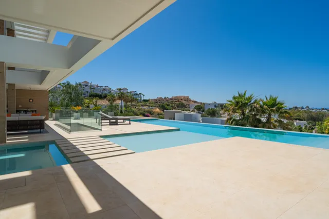 Chalet 5 habitaciones 625m² en venta - Costa del Sol — 45