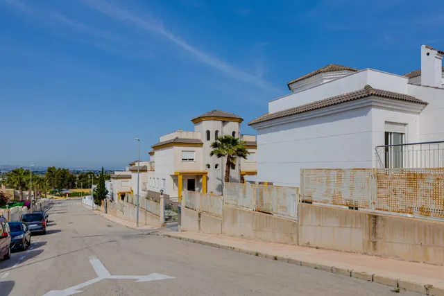 Villa Independiente en San Fulgencio, 3 dormitorios, 3 baños — 42