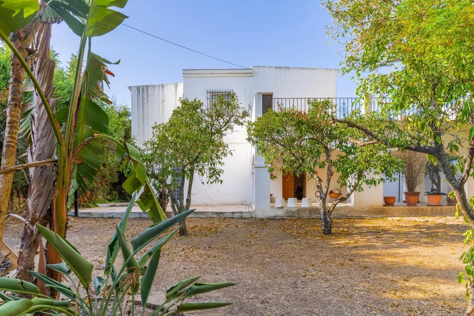 CASA CON AMPLIO JARDÍN EN CANTARRANAS