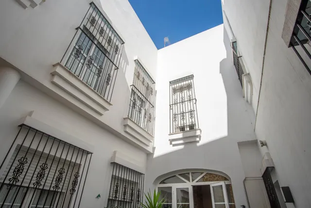 Espaciosa casa con encanto en el centro: elegancia, azotea y sótano en calle Murillo ✨ — 20
