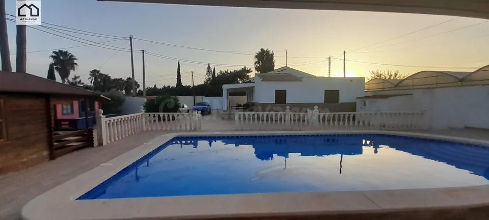 Espectacular casa con piscina privada y parcela de 1.100 m2 en Dolores