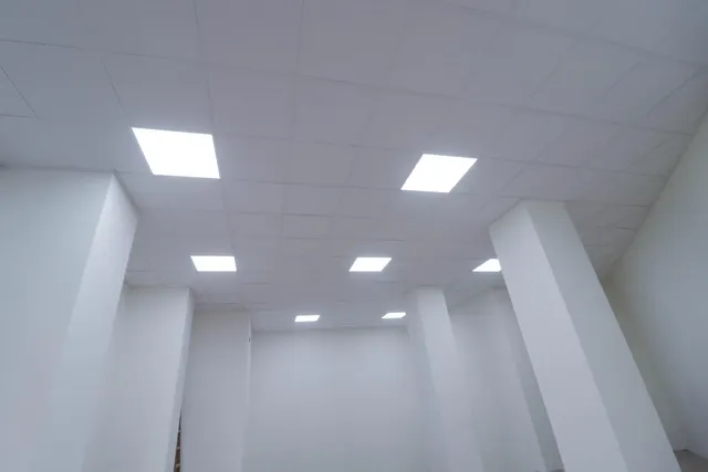 Local Comercial Insonorizado en Plaza Gaudí, Almería. — 7