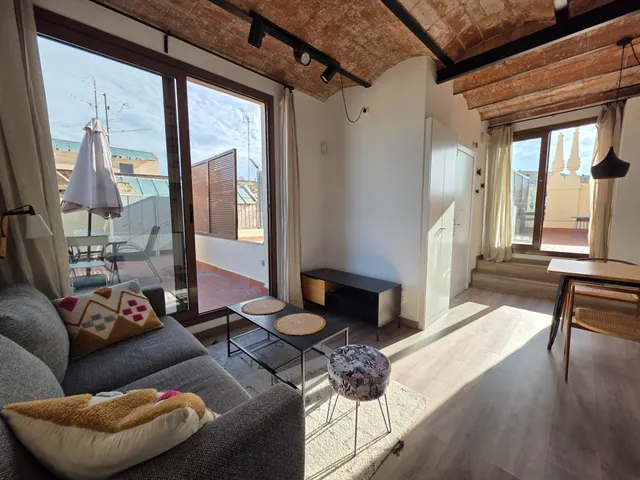 Ático con Solarium reformado en el corazón del Paral·lel (Barcelona) — 13