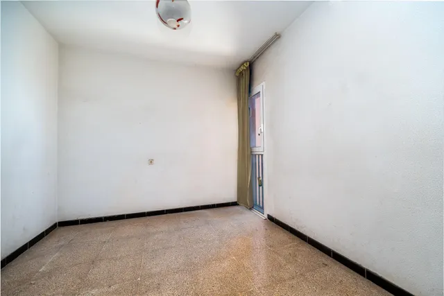 PISO DE 80 M2 CON 3 DORMITORIOS Y ASCENSOR PARA REFORMA INTEGRAL EN SON OLIVA — 11
