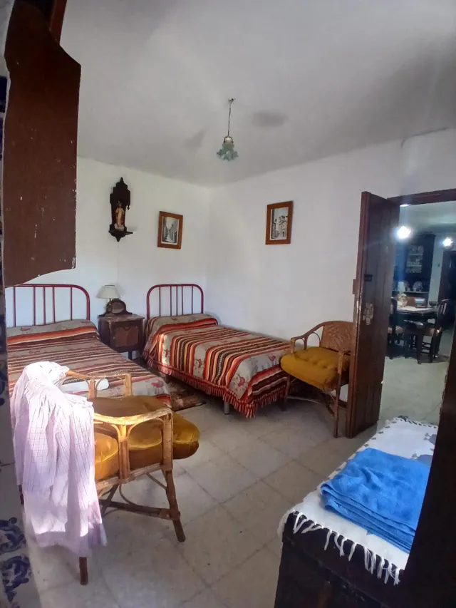 Casa con piscina y jardín. — 23
