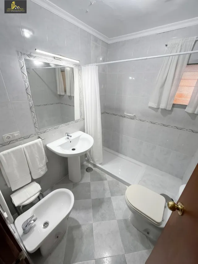 Magnífica casa de 4 dormitorios con gran patio trasero en Guadalcacín — 7