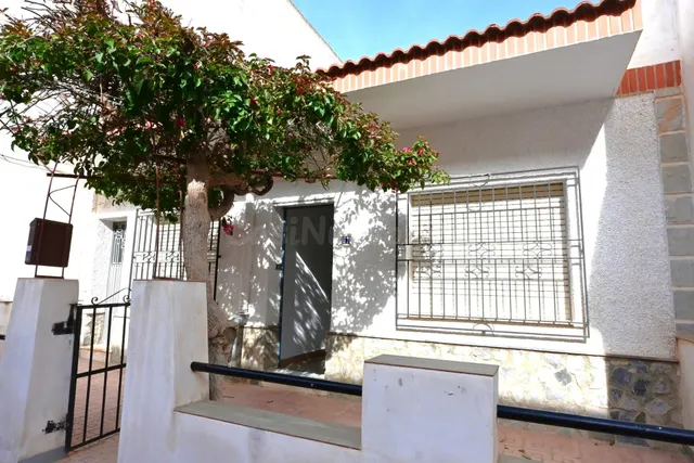 Se vende planta baja de 3 habitaciones y un aseo en el centr - foto 3