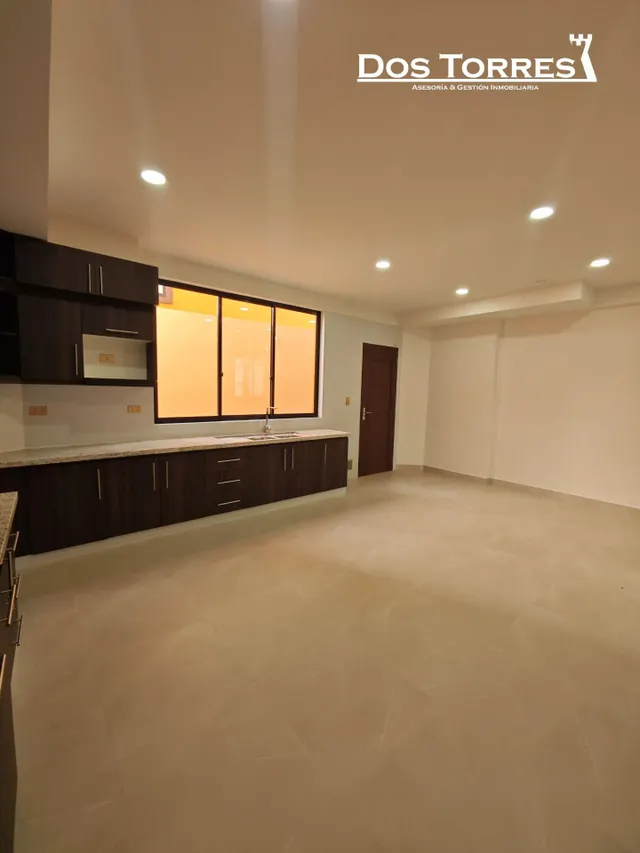 $us.- 129.500 Amplia casa nueva a estrenar, con 4 dormitorios, próximo a 4 esquinas. — 14