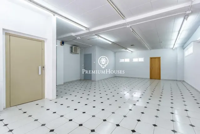 Amplia vivienda con ascensor, patio y terrazas — 33