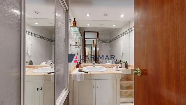 AMPLIA VIVIENDA CON GRAN TERRAZA, GARAJE Y PISCINA EN VISTAHERMOSA – ALICANTE — 28