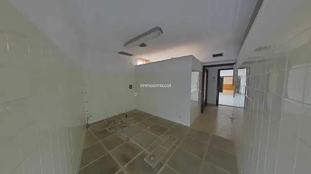 2 LOCALES DE 821 M2. EN TOTAL, FIGUERES — 29