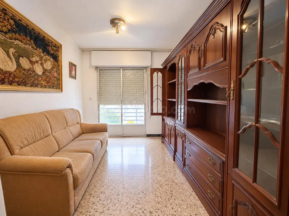 ¡en exclusiva! piso de 3 dormitorios para reformar a 300 metros de la playa de poniente, Benidorm