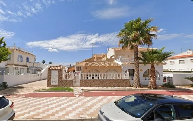 Se vende chalet en Los Narejos, Adosado en Planta Baja. — 2