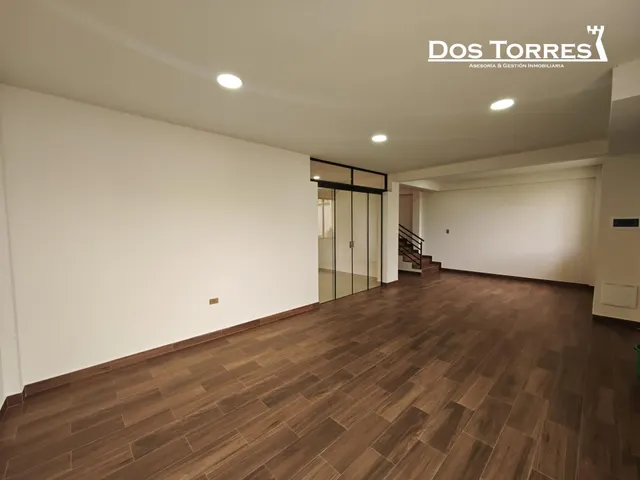 $us.- 129.500 Amplia casa nueva a estrenar, con 4 dormitorios, próximo a 4 esquinas. — 8