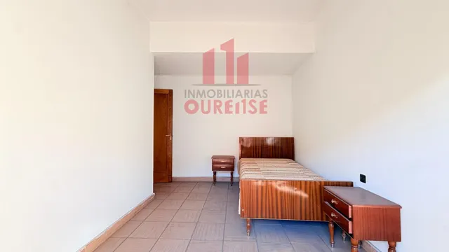 LUMINIOSA VIVIENDA PARA REFORMAR CON ASCENSOR EN O COUTO — 13