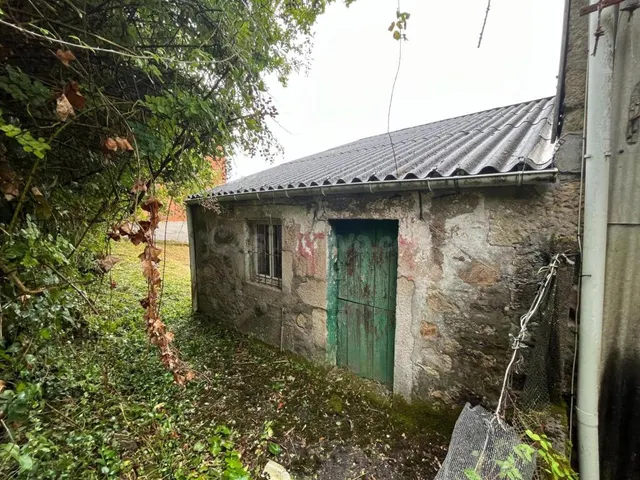 Casa de piedra para reformar con terreno — 11