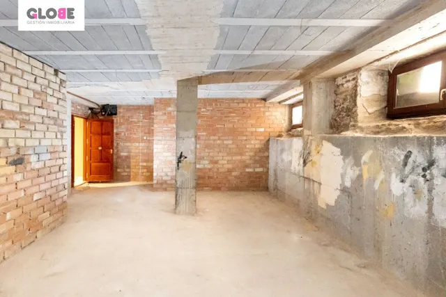 LOCAL EN VENTA JUNTO PLAZA ISABEL LA CATÓLICA — 13