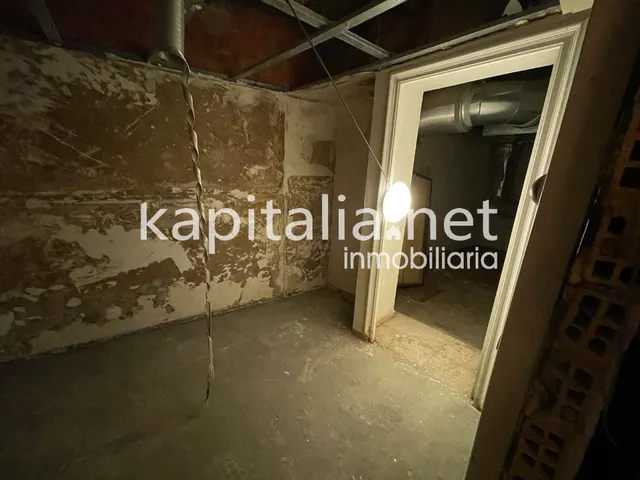 Local comercial en alquiler en el centro en Valencia (Valencia) — 36