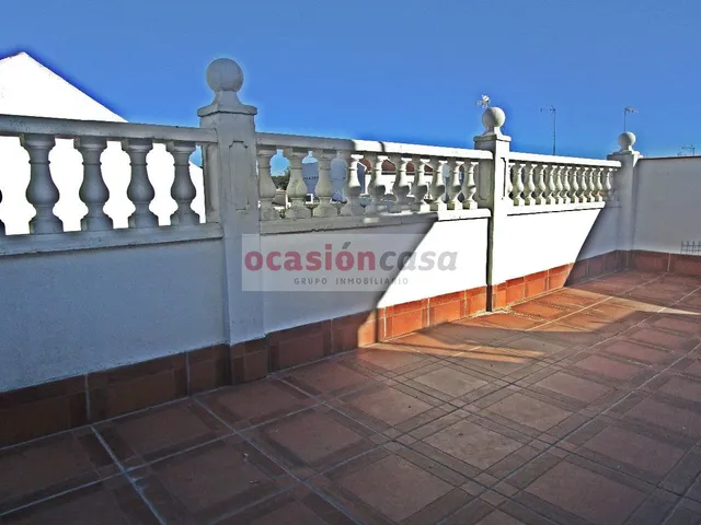 ¡GRAN CASA EN LA BARRIADA DE SANTA CRUZ! — 24