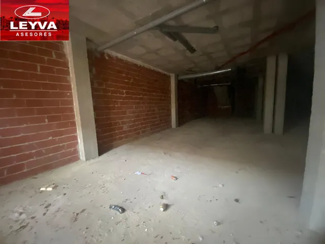LOCAL COMERCIAL EN VENTA — 28