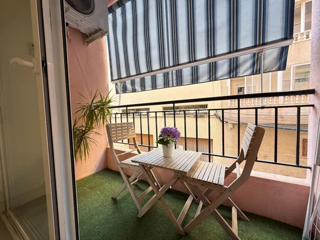 ELEGANTE ESTUDIO MODERNO EN TORREVIEJA CENTRO CON EXCELENTE  - foto 2