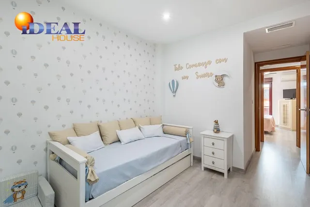 Amplia casa de 182 m2 con patio, gran sótano y a menos de 5 minutos del metro — 23