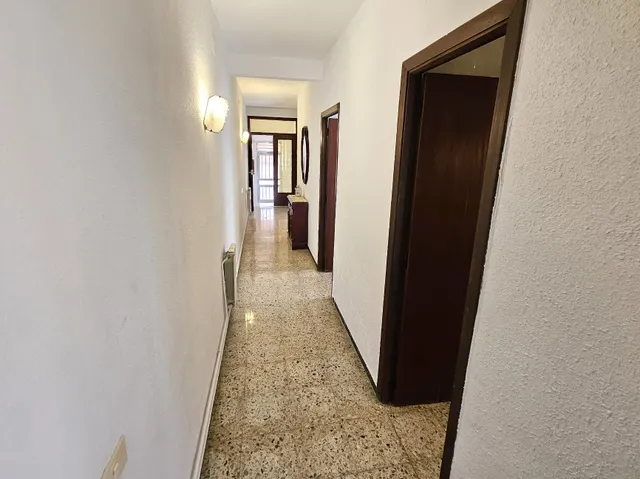 Se vende casa en casco antiguo de Oropesa, detrás del ayuntamiento. Casa con fachada a 3 calles — 18