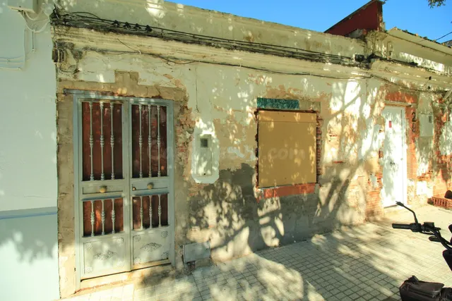 CASA PARA REHABILITAR O DERRIBAR EN SAN FERNANDO, BADAJOZ. - foto 2