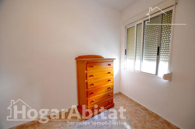 Alto, luminoso y exterior con balcón — 21