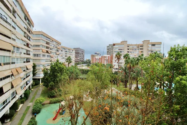 Vive la luz y el espacio en este amplio piso de Garden Playa! — 38