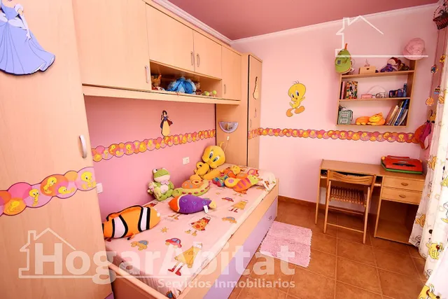 CHALET PAREADO CON TERRAZA Y GARAJE JUNTO A LA PLAYA — 23