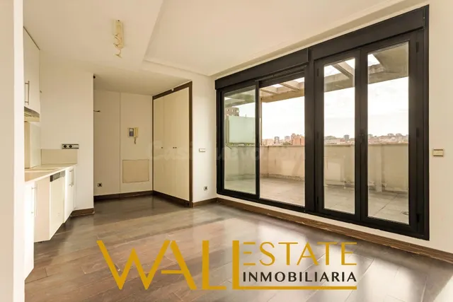 Precioso ático con terraza y vistas en Adelfas — 2