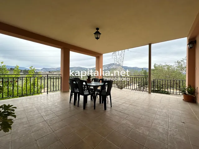 Chalet a la venta en Cocentaina, Alicante. — 34