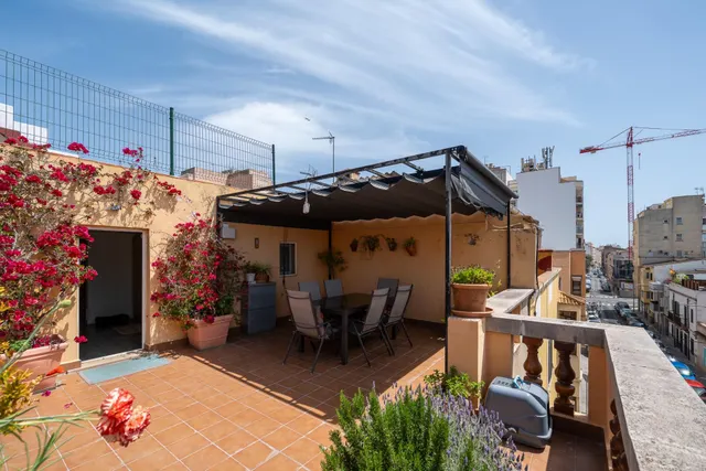 VENTA PISO CON TERRAZA — 25