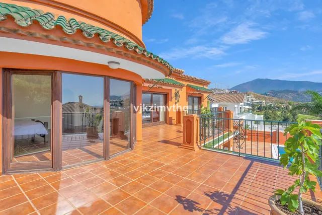 Chalet 5 habitaciones 761m² en venta - Costa del Sol — 28