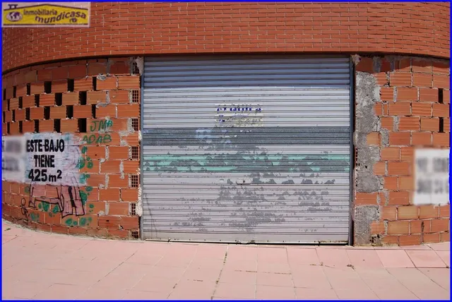 Amplio local comercial en planta baja y sótano con fachada a carretera — 5