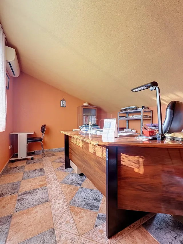 CHALET ADOSADO EN CALLE CAZADOR, HUETOR VEGA — 28