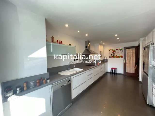 Ático duplex con chimenea y vistas panorámicas — 27