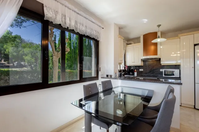 Apartamento de 2 dormitorios en Villamartín - foto 4