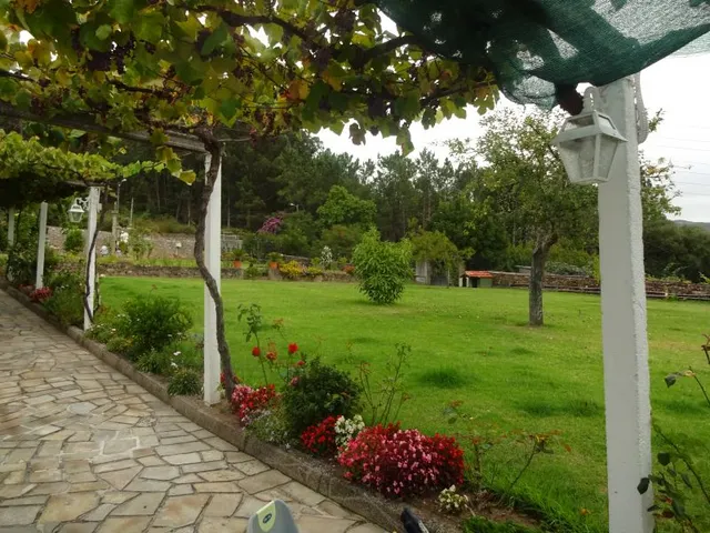 SE VENDE CASA SEÑORIAL PAREADA DE PIEDRA REFORMADA Y EN PERFECTO ESTADO EN PADRON — 37