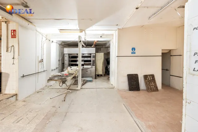 Local + vivienda en Avda. Cadiz — 47