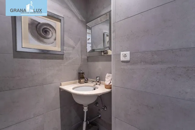 Exclusivo Piso Dúplex en el Corazón de Granada — 10