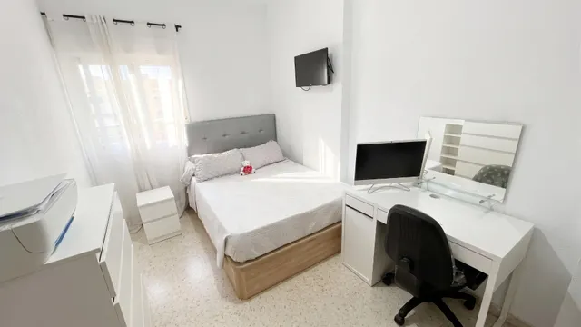 PISO VPO en PLANTA BAJA con PATIO y plaza de GARAJE en la CTRA. de MEDINA. — 16