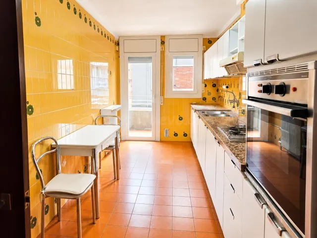 Piso de 4 habitaciones con ascensor en Manresa — 5