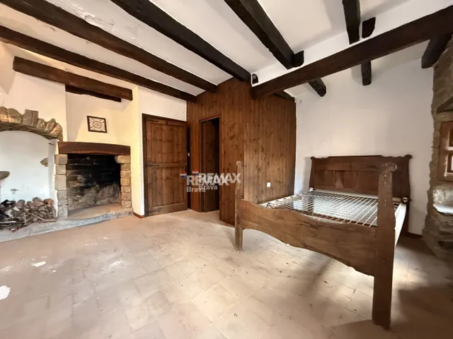 Rupit | Casa de piedra con encanto y gran potencial en el corazón del pueblo — 10