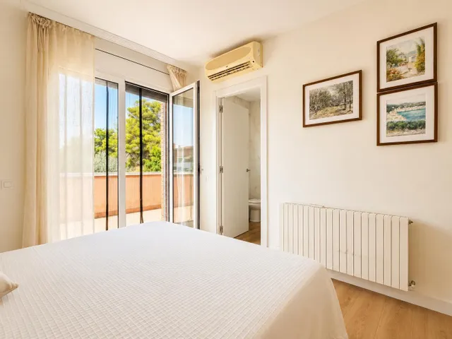 Chalet adosado completamente reformado en 2024, con jardín, terraza y gran garaje, a un paso de la playa. — 22